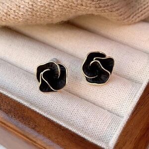 NWT Black Camellia Ear Studs Elegant Alloy Flower Earrings for Women